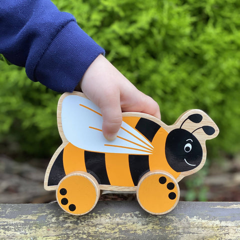 Bee push along Lanka Kade